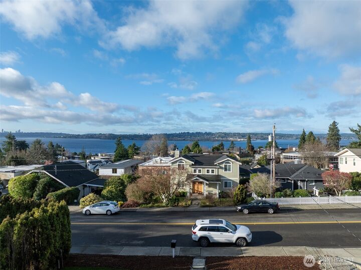 Property Photo:  1012  1st Street  WA 98033 