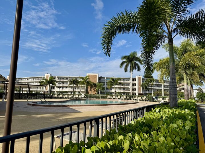 Property Photo:  4053 Hythe C  FL 33434 