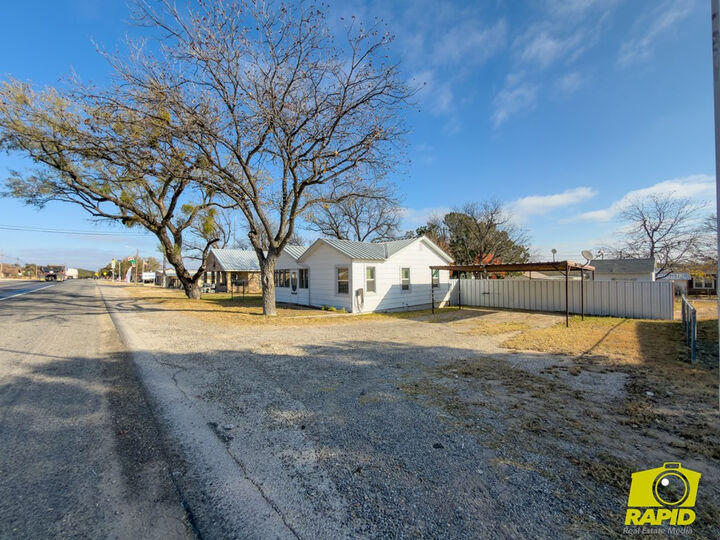 Property Photo:  220 N Broadway Street  TX 76941 