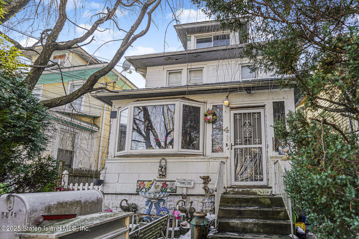 Property Photo: 4 Vreeland Street NY 10302
