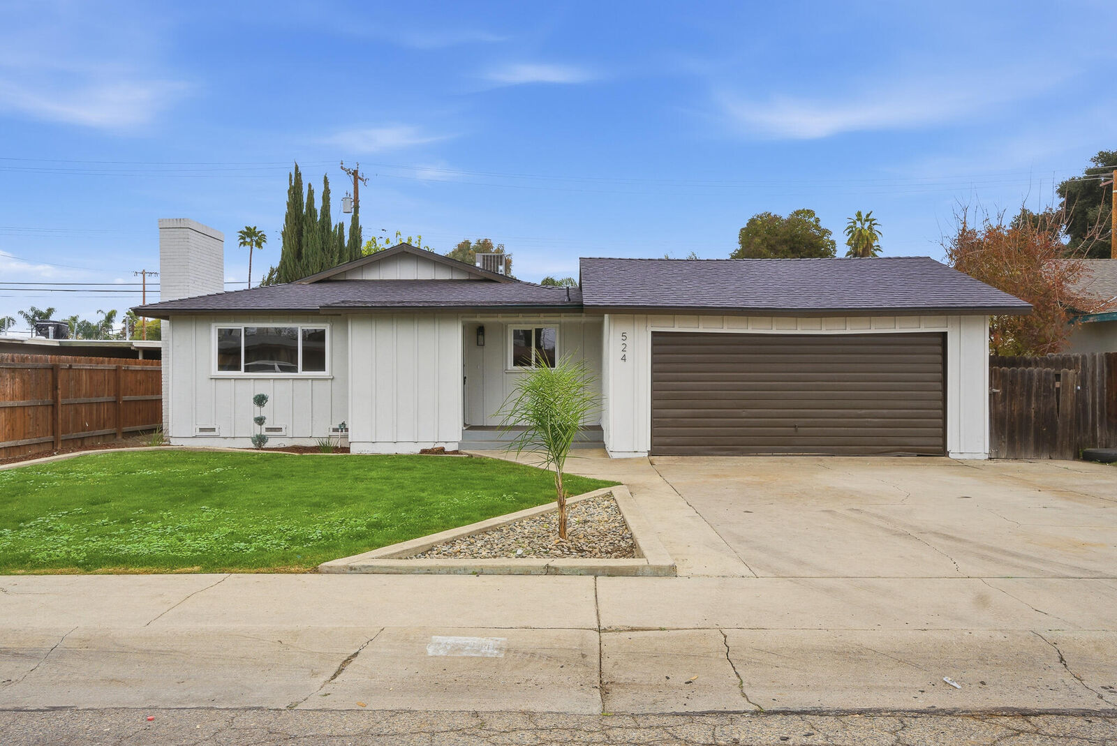 Property Photo:  524 E Cypress Avenue  CA 93292 