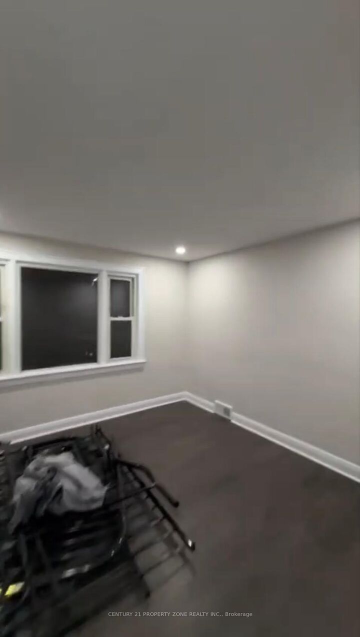 Property Photo:  6300 Corwin Crescent  ON L2G 2M1 