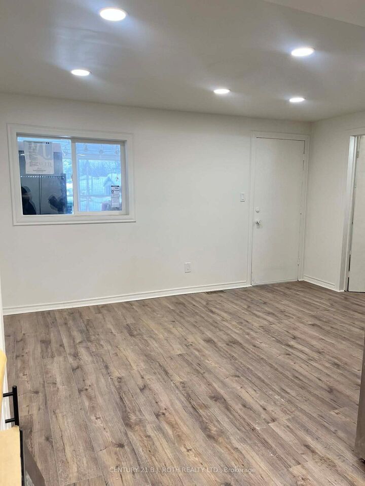 Property Photo:  20 Meadowland Avenue B  ON L4N 2Y4 