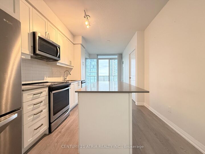 Property Photo: 7895 Jane Street 1711 ON M5B 1L4