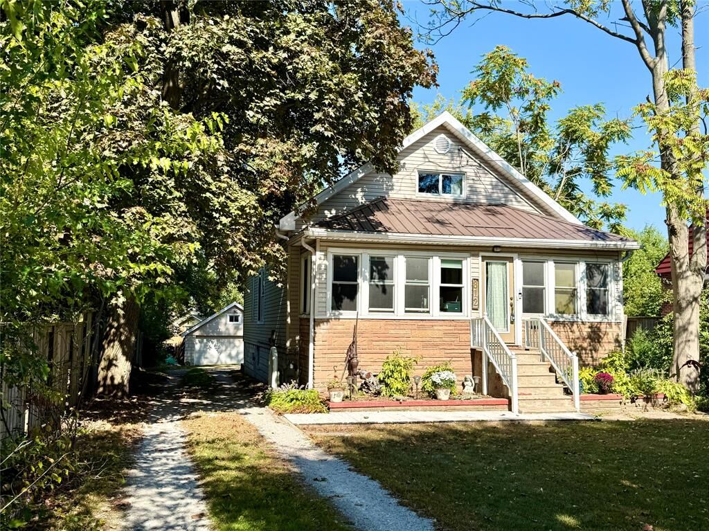 Property Photo:  812 London Road  ON N7T 4Y2 