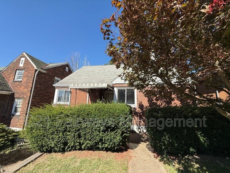 Property Photo:  2527 Versailles Ave  PA 15132 
