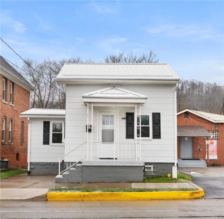Property Photo: 321 2nd St PA 16229
