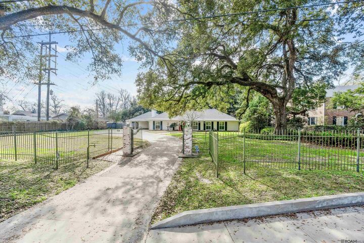 Property Photo:  4528 Claycut Rd  LA 70806 