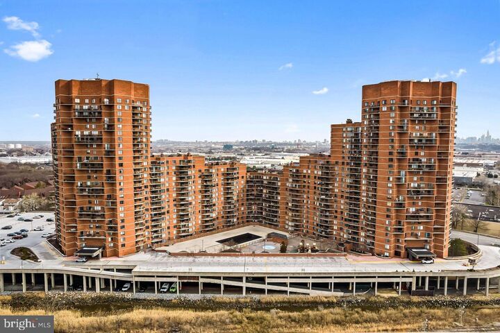 Property Photo:  2138 Harmon Cove Tower 2138  NJ 07094 