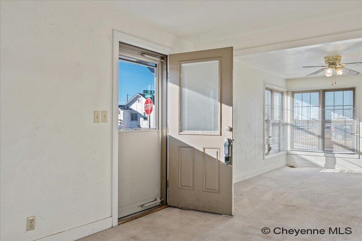 Property Photo:  1501 Carbon Ave  WY 82001 