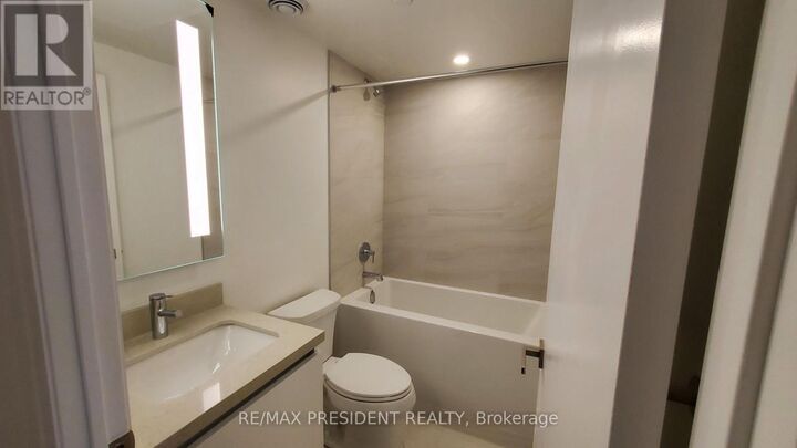 Property Photo: 4015 The Exchange East 4402 ON L5B 0N9