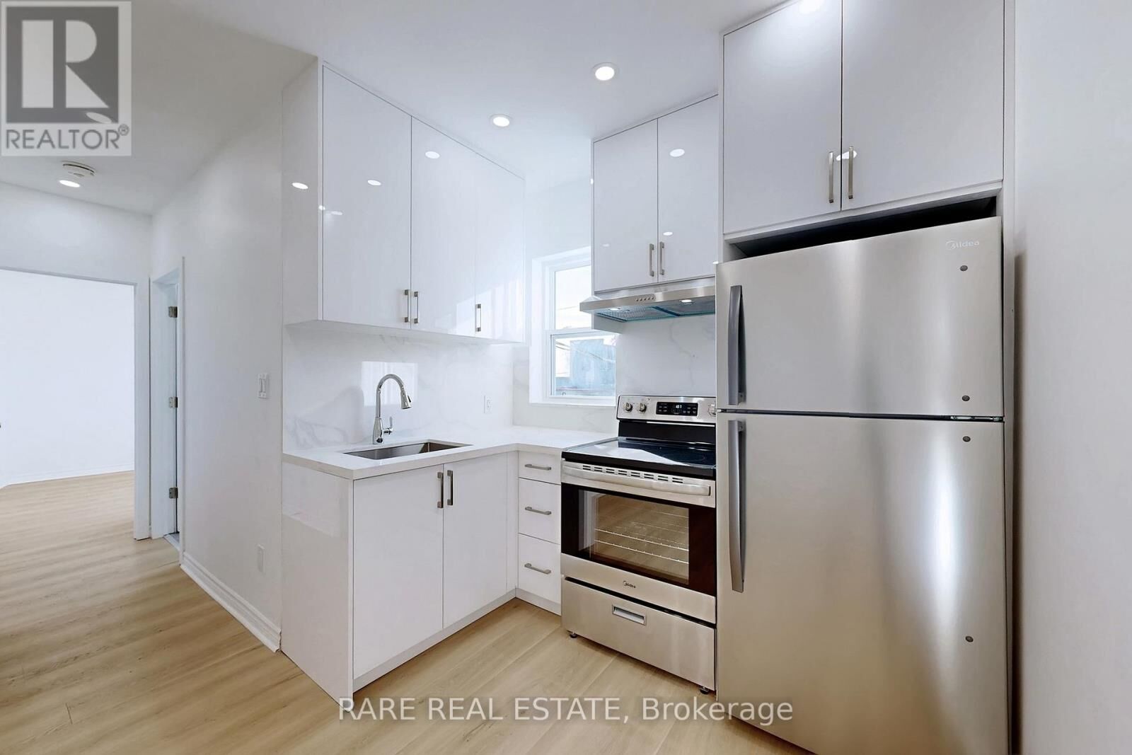 Property Photo:  167 Dynevor Road 1  ON M6E 2J5 