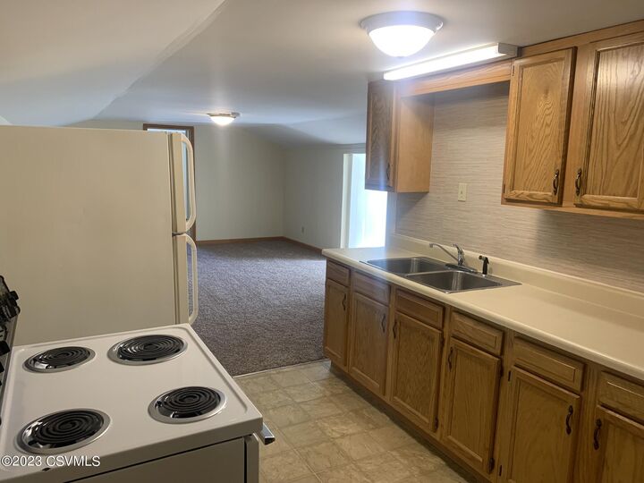 Property Photo:  218 Broad Street  PA 17886 