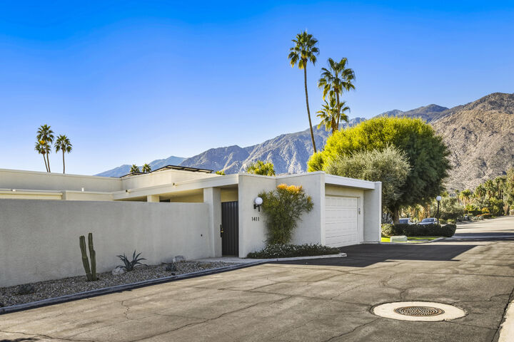 Property Photo:  1411 Via Isla  CA 92264 