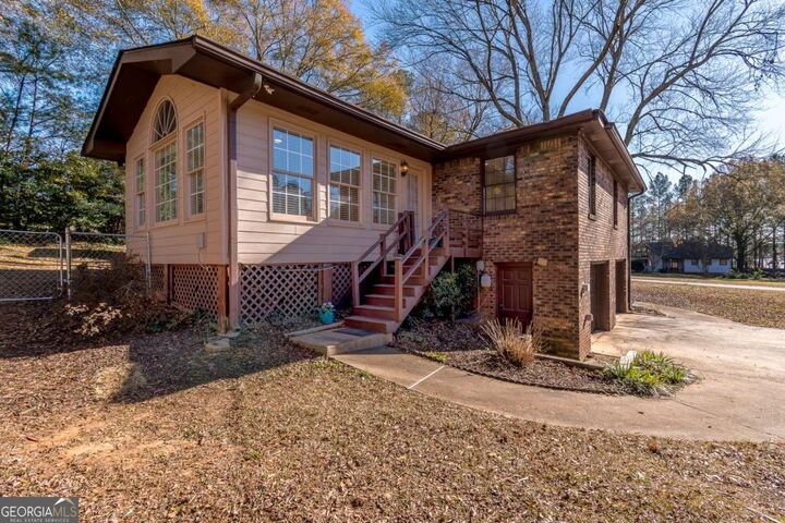 Property Photo:  905 Tanglewood Trail  GA 30189 