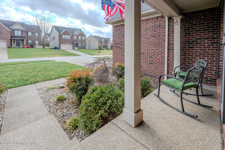 Property Photo: 8017 Williamsgate Cir KY 40014