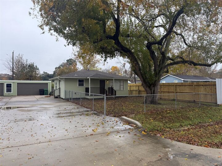 Property Photo:  5910 Woodview Drive  TX 77396 