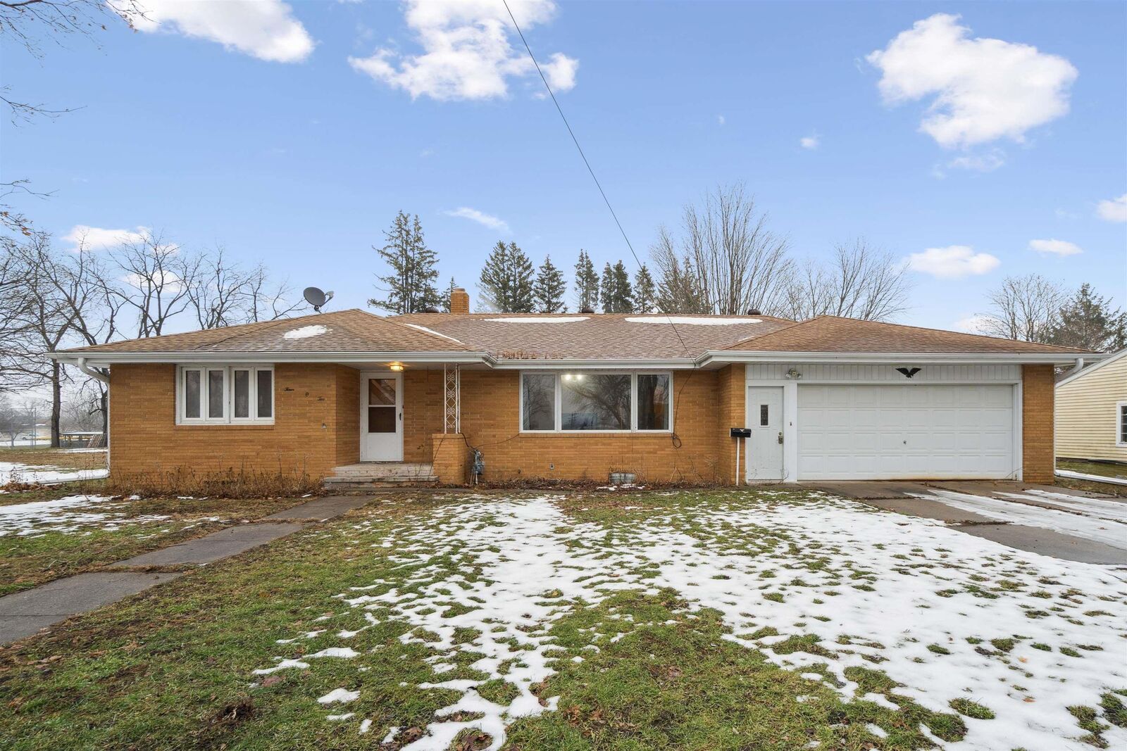 Property Photo:  402 S Washington Avenue  IA 50630 