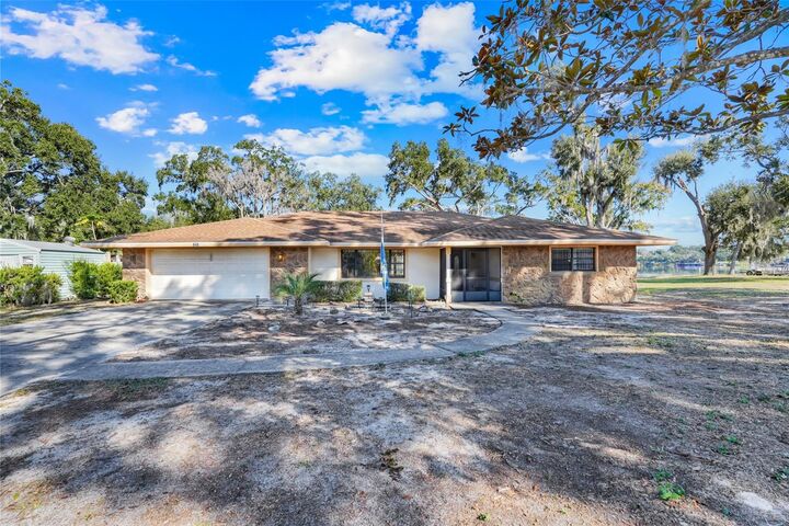 Property Photo:  940 Johnson Drive  FL 34711 