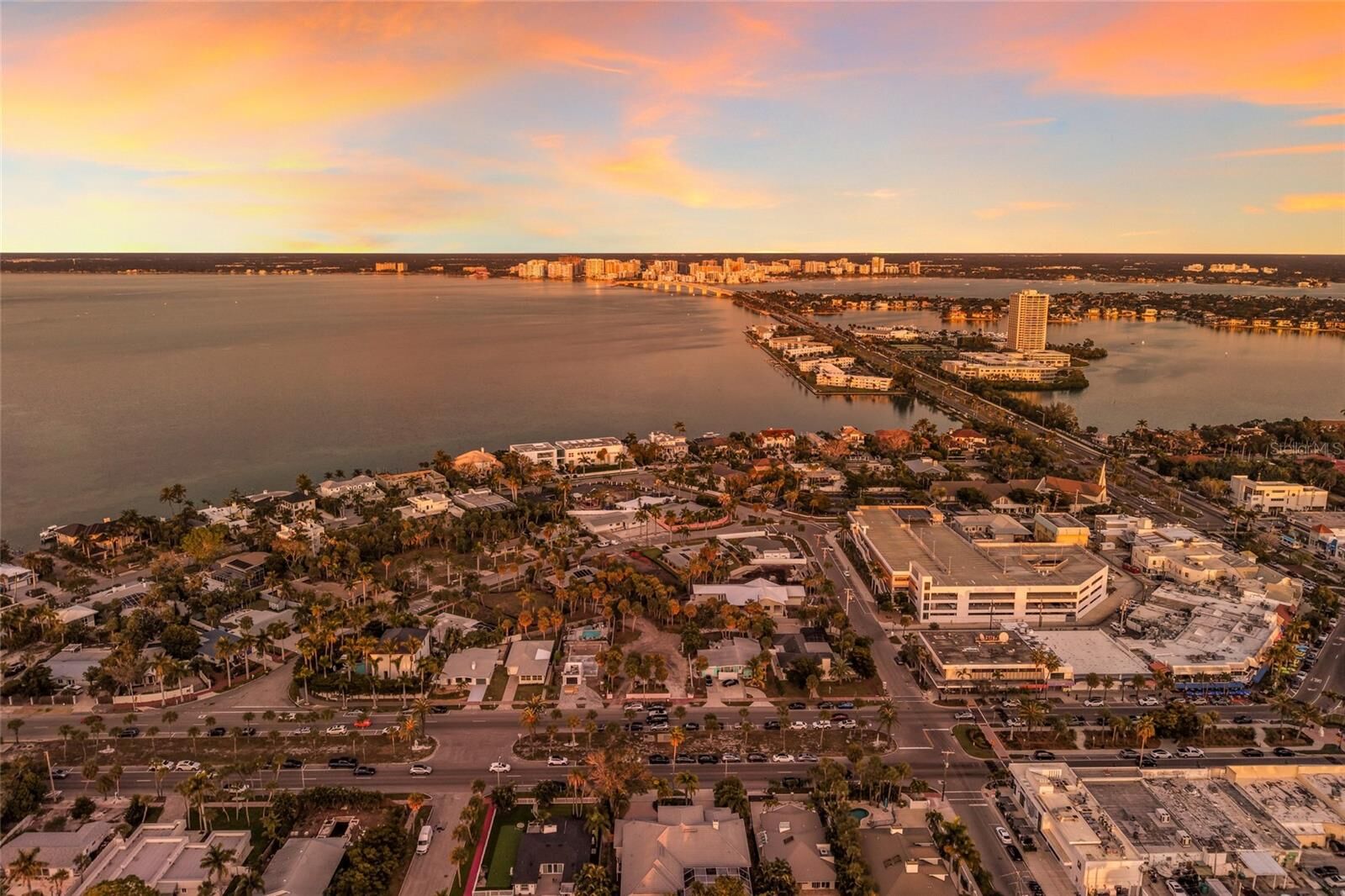 Property Photo: 130 N Blvd Of The Presidents FL 34236