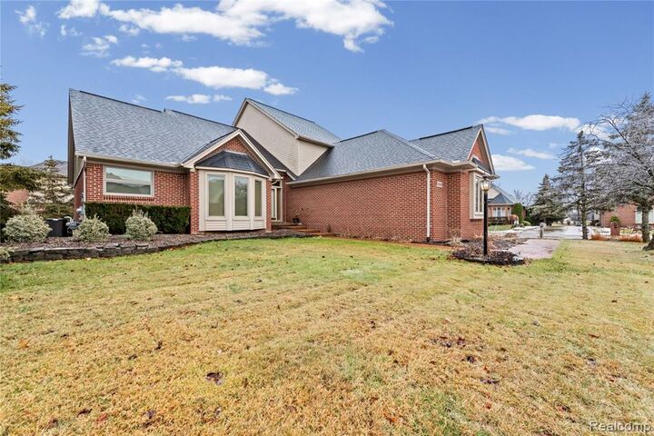 Property Photo: 55206 Leonard Court MI 48316 5319