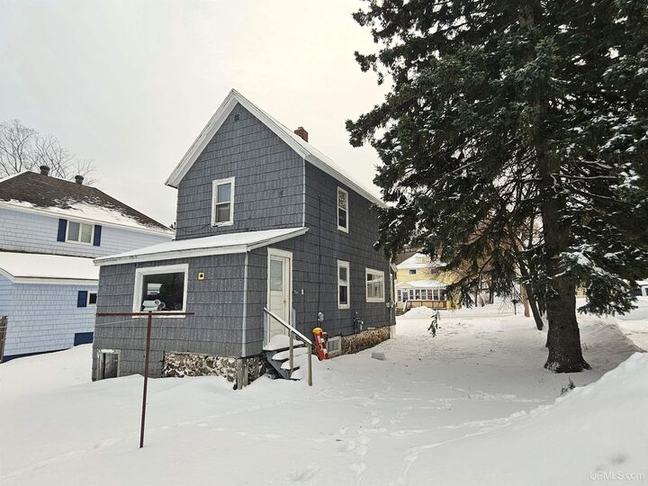 Property Photo:  19380 W Calverley Avenue  MI 49931 