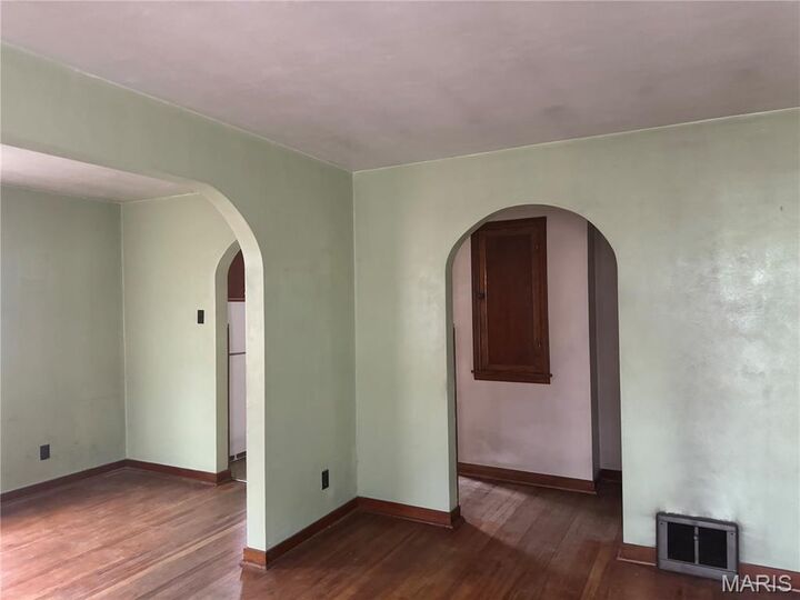 Property Photo:  511 Averill Avenue  MO 63135 