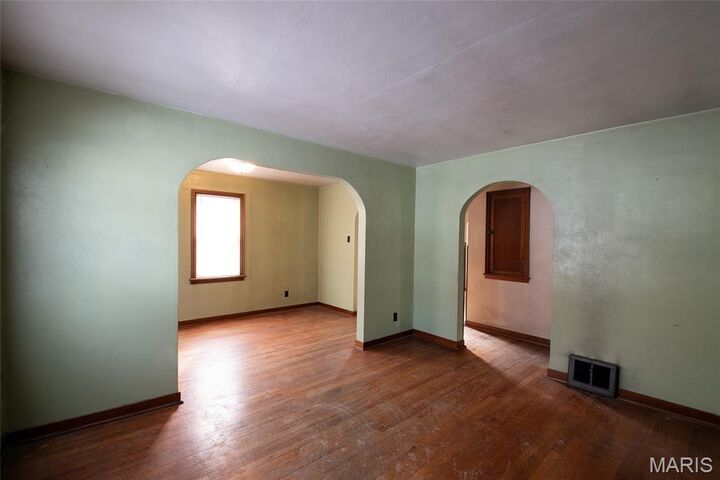 Property Photo:  511 Averill Avenue  MO 63135 