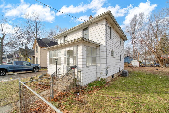 Property Photo: 826 Lincoln Street MI 49202