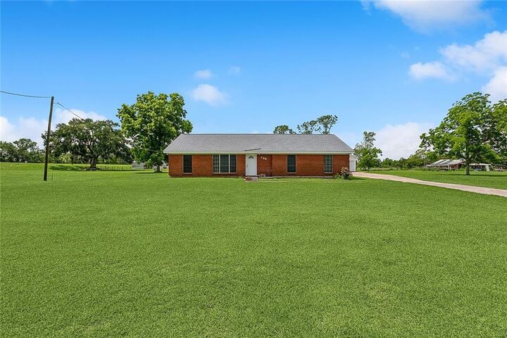 Property Photo:  136 Michael Drive  LA 70030 