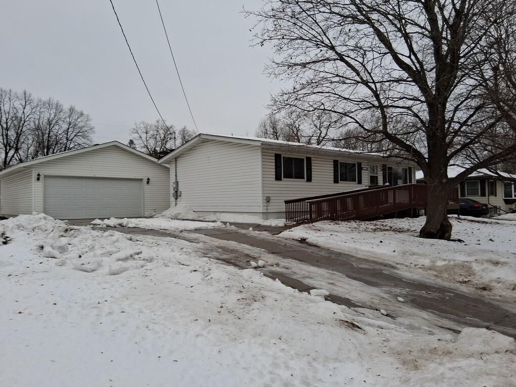 Property Photo:  230 Spruce Drive E  MN 55302 