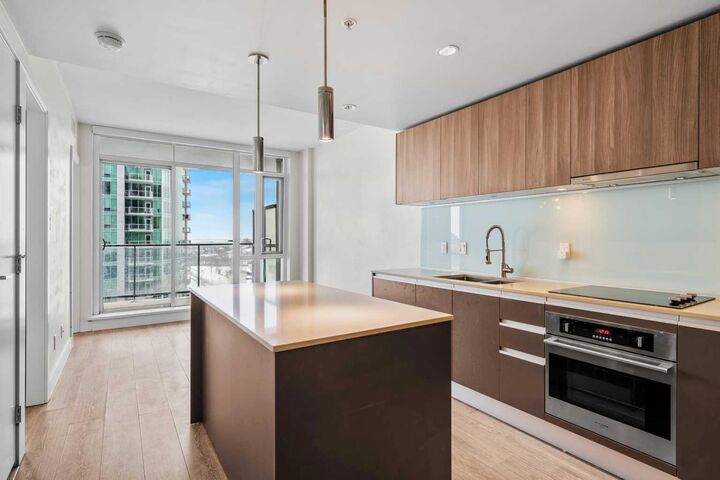 Property Photo:  1122 3 Street SE 1403  AB T2G 1H7 