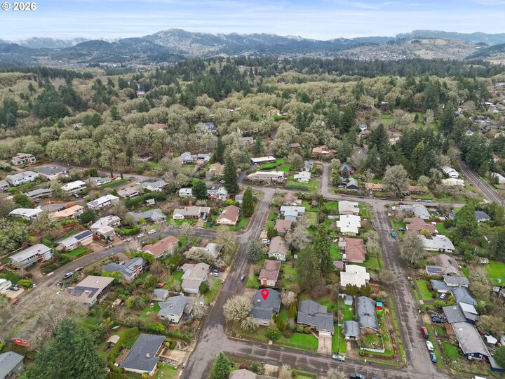 Property Photo:  815 NW Merrie Dr  OR 97330 