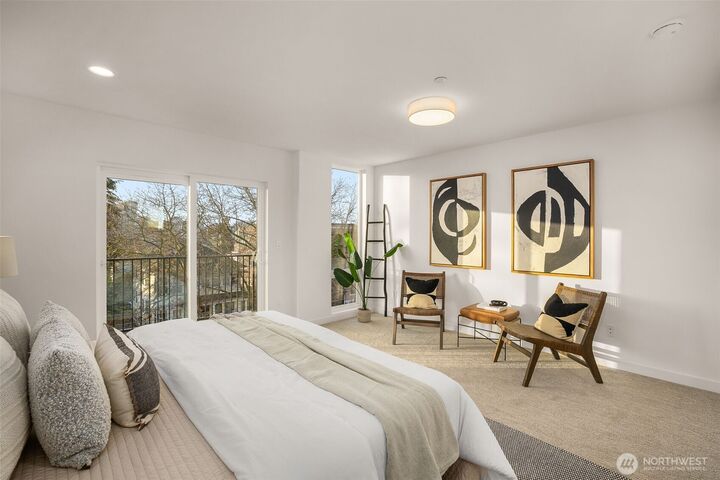 Property Photo:  916 C  15th Avenue  WA 98122 