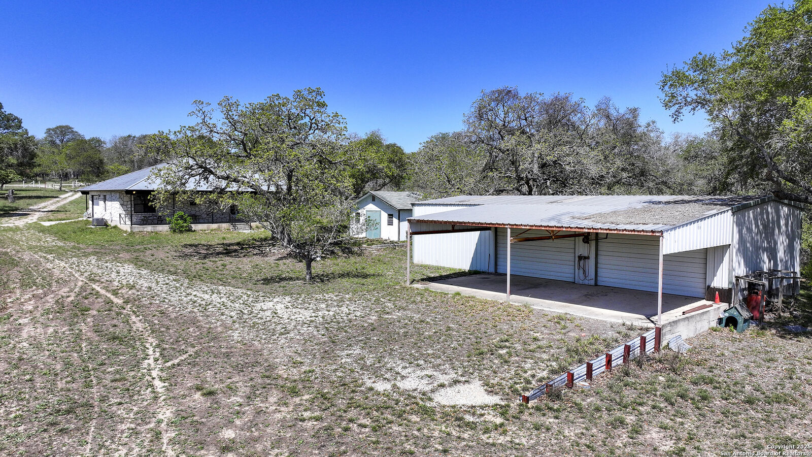 Property Photo:  904 Eagle Creek  TX 78114 