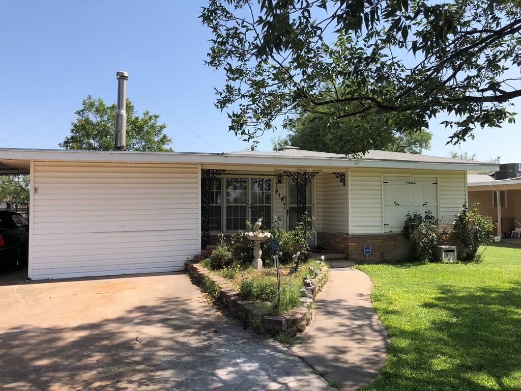 Property Photo:  418 E 39th St  TX 76903 