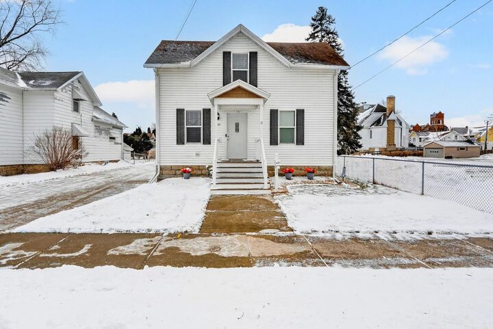Property Photo:  427 West 12th Avenue  WI 54902 