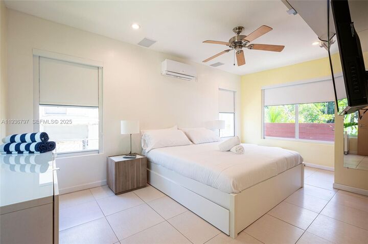 Property Photo: 334 Oregon St FL 33019