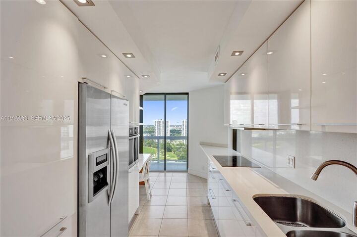 Property Photo:  20185 E Country Club Dr 2209  FL 33180 