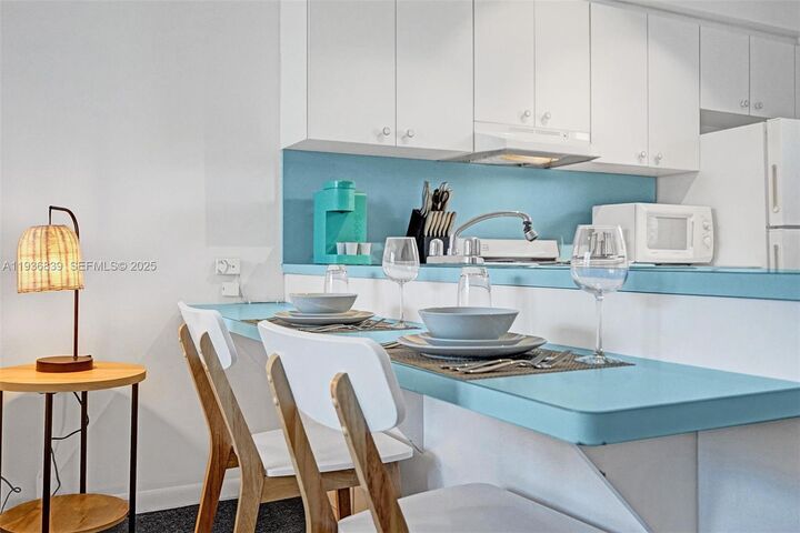 Property Photo: 810 S Surf Rd FL 33019