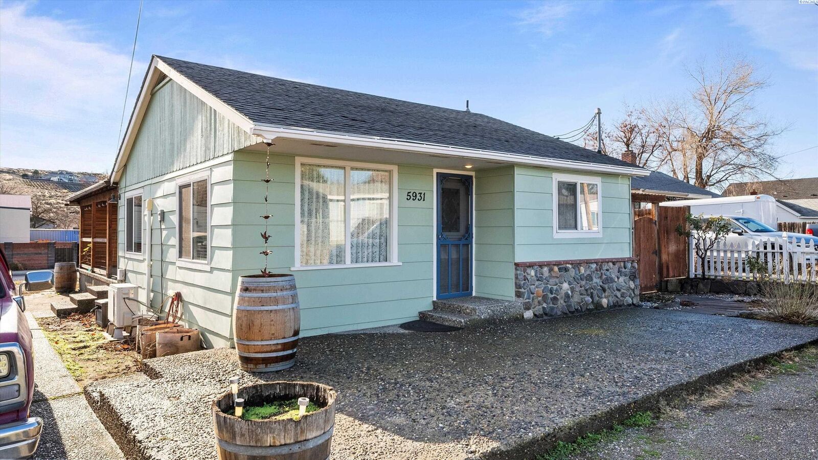 Property Photo:  5931 Deer St  WA 99353-9730 