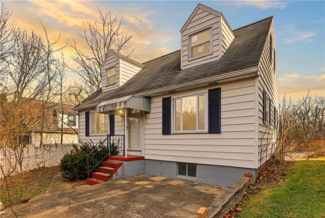 Property Photo:  1865 Montour St  PA 15108 