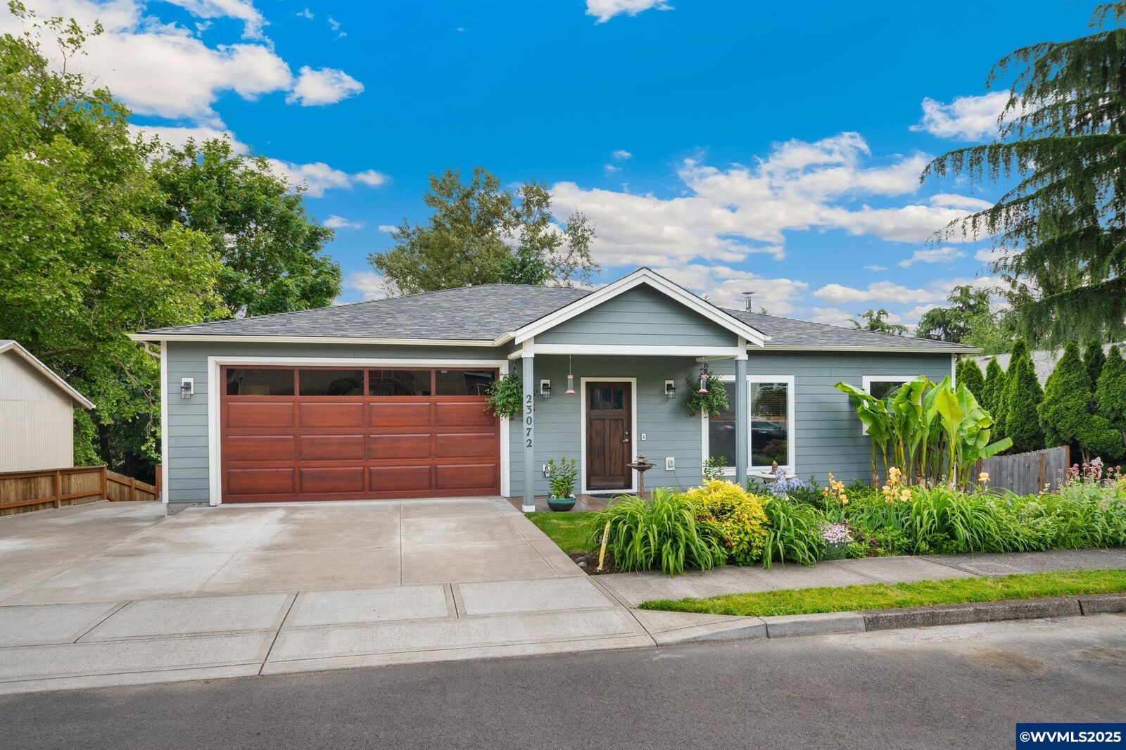 Property Photo:  23072 SW Mansfield St  OR 97140 