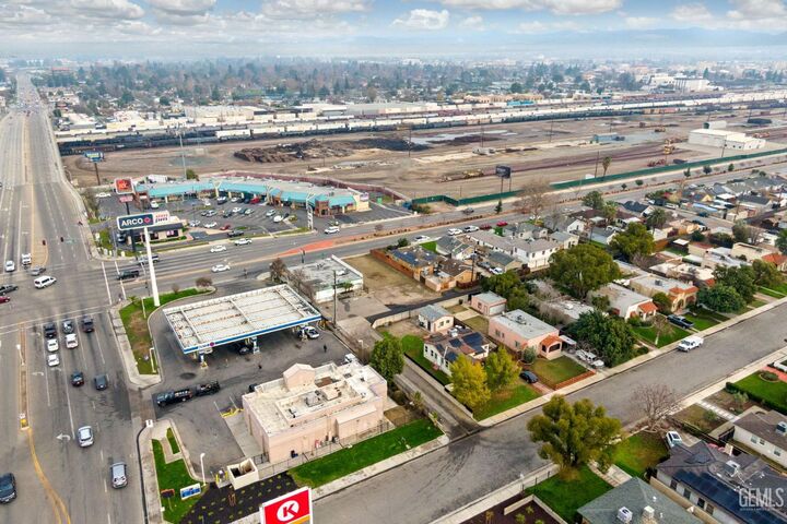 Property Photo:  3109 California Avenue  CA 93304 