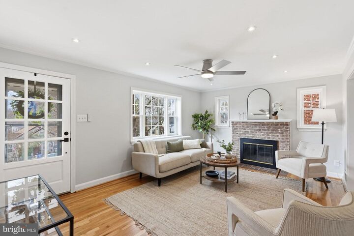 Property Photo: 2109 S Quebec Street S VA 22204