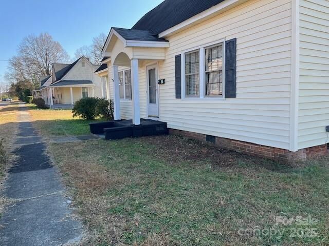 Property Photo:  1609 School Avenue  NC 28052 