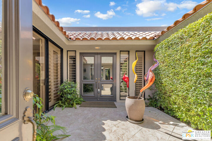 Property Photo: 5 Stanford Dr CA 92270