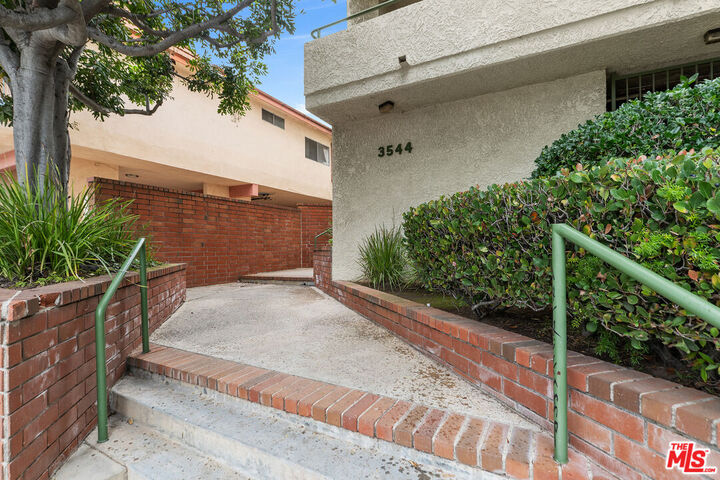 Property Photo:  3544 S Centinela Ave  CA 90066 