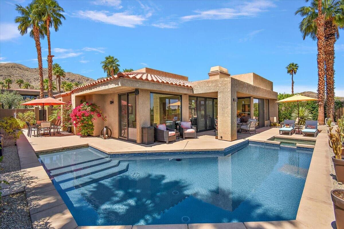 Property Photo:  11 Vista Loma Drive  CA 92270 