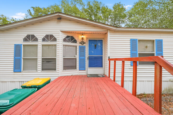 Property Photo: 6011 Staff Road FL 32536